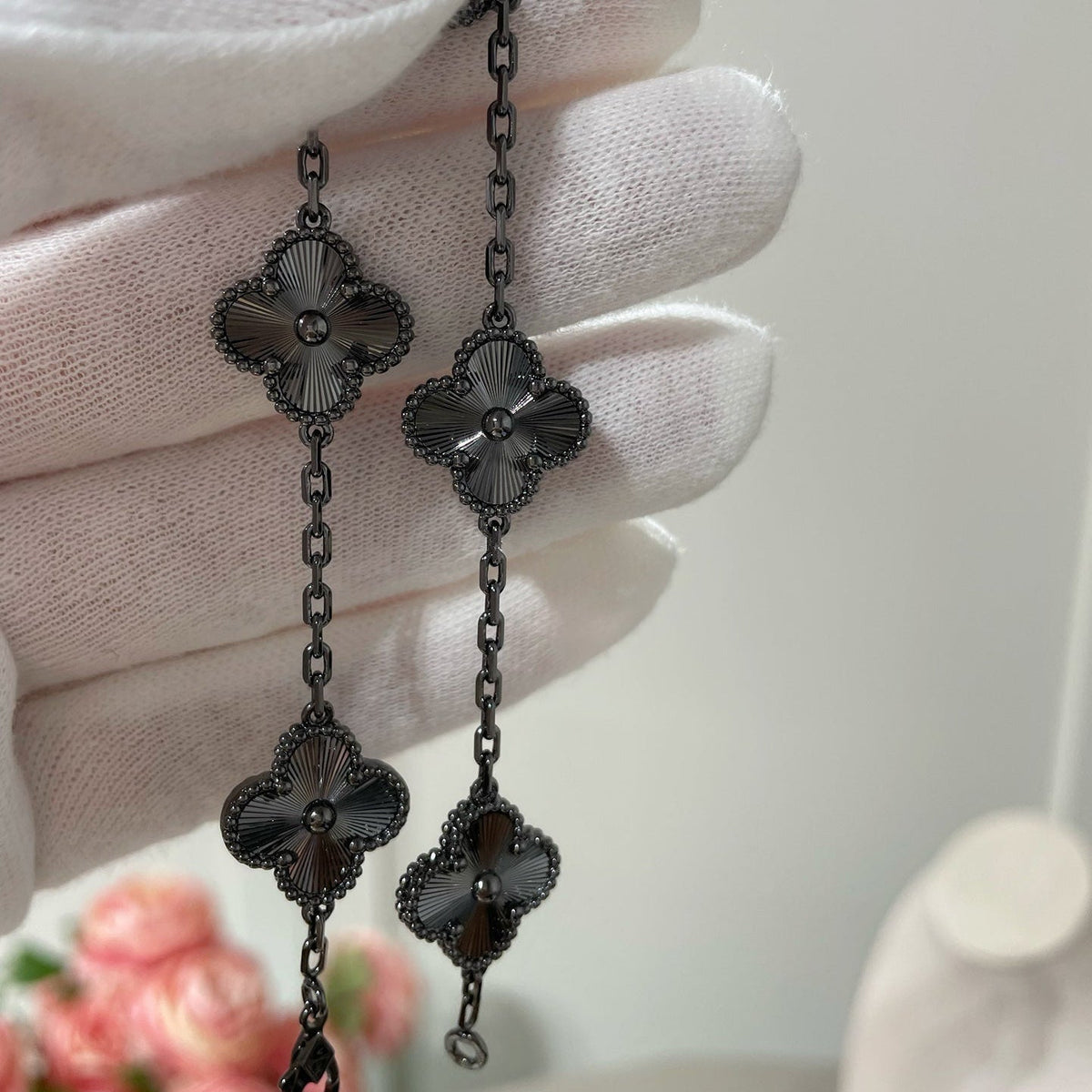 [⭐Renara]CLOVER 5 MOTIF BLACK BRACELET