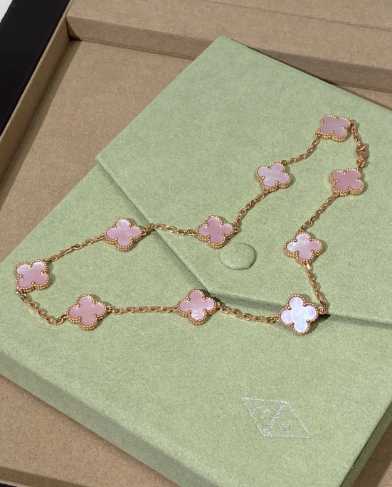 [⭐Renara Jewellery] Pink Necklace with Ten Clover Designs