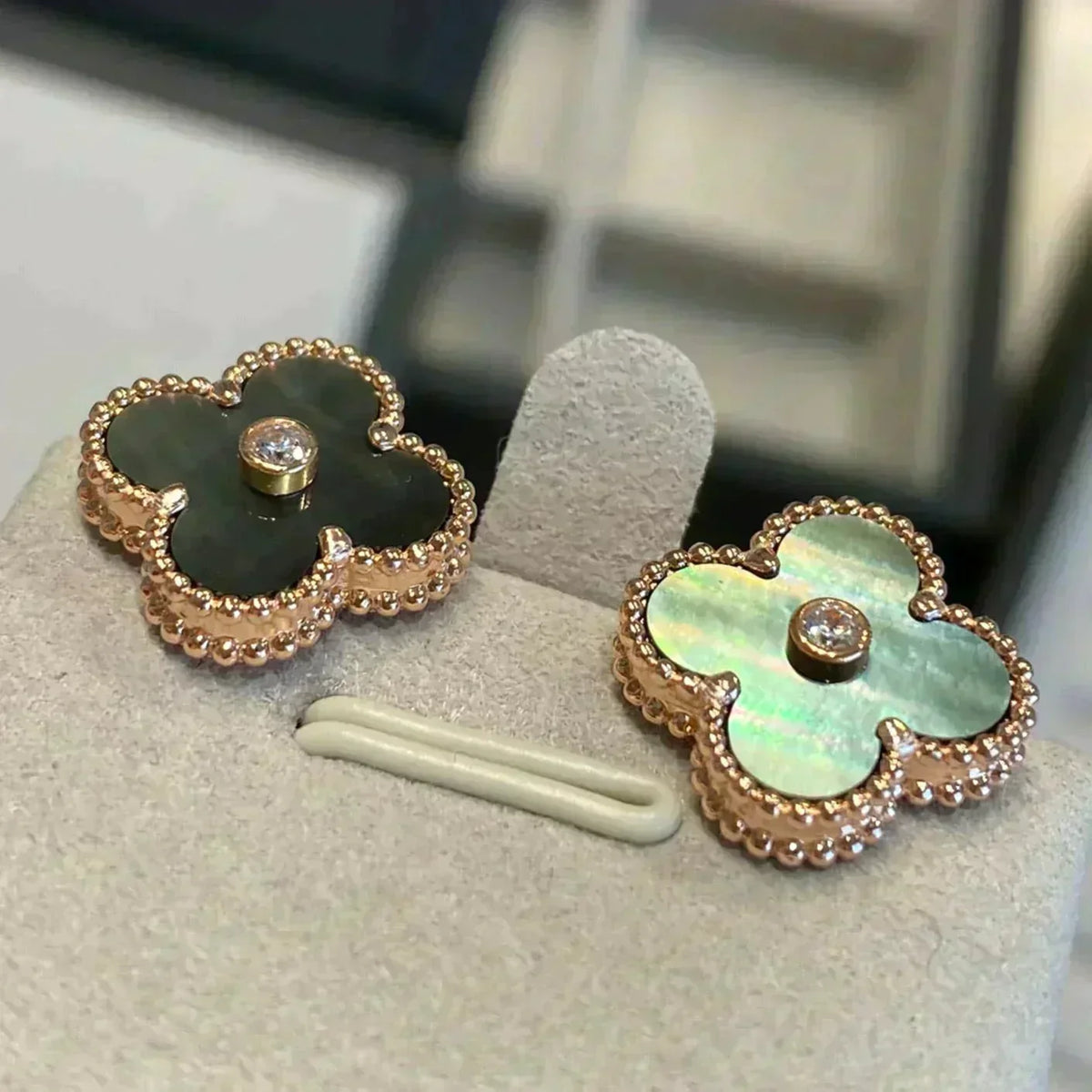 [⭐Renara]CLOVER MEDIUM 1 MOTIFS GRAY MOP  DIAMOND EARRINGS