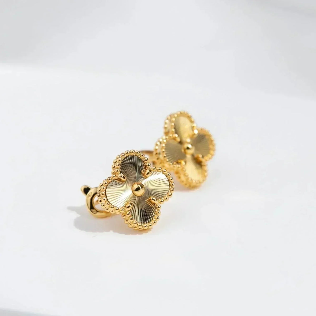 [⭐Renara]CLOVER MEDIUM 1 MOTIFS LASER EARRINGS