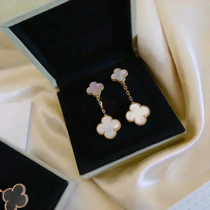 [⭐Renara]CLOVER 2 MOTIF WHITE MOP EARRINGS