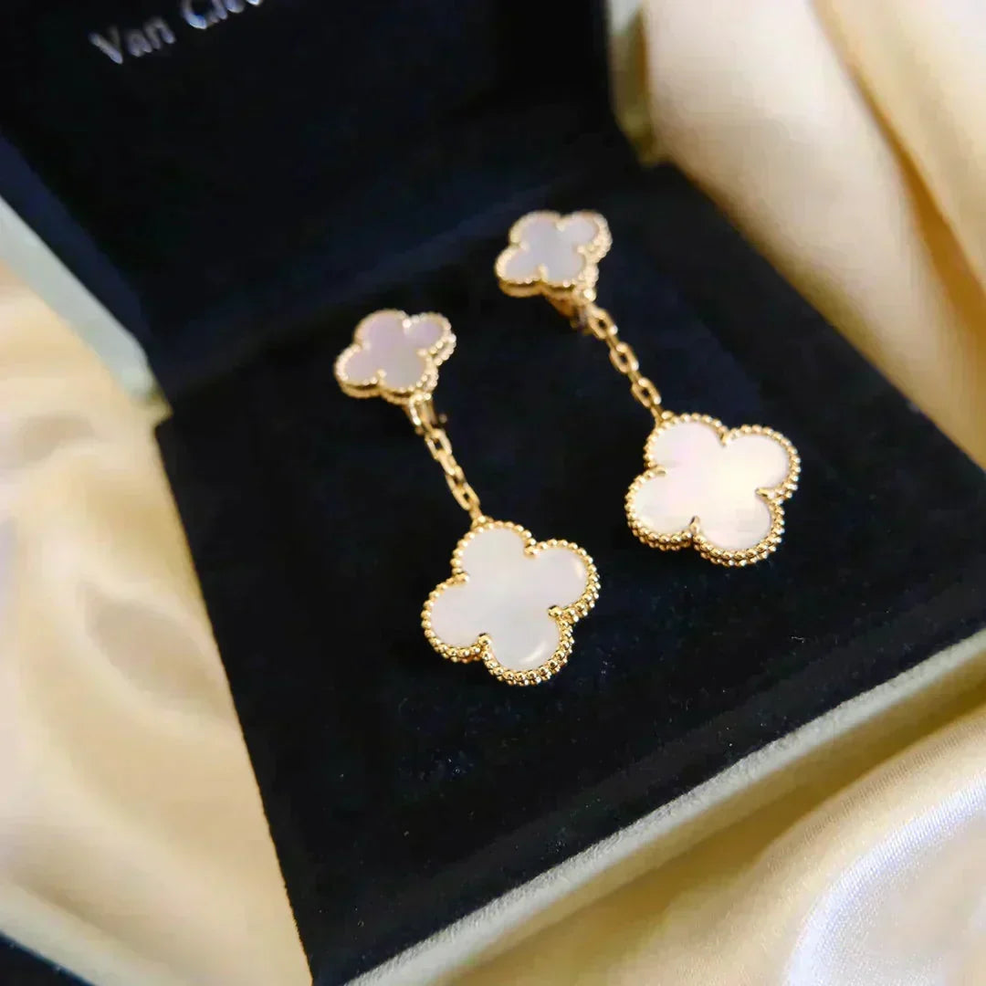 [⭐Renara]CLOVER 2 MOTIF WHITE MOP EARRINGS
