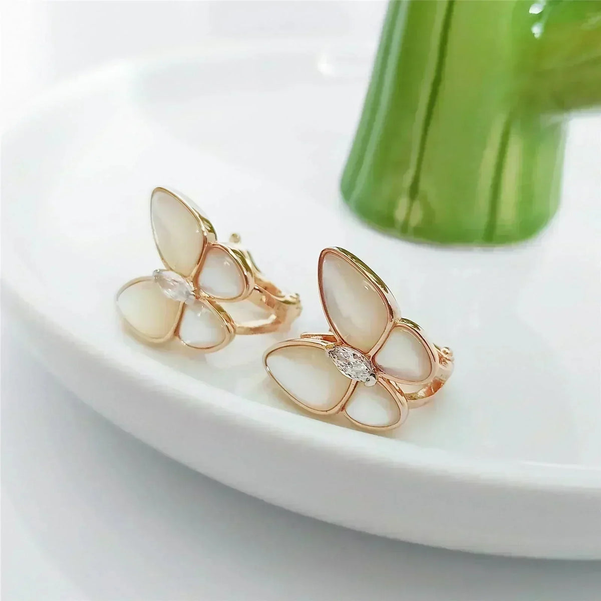 [⭐Renara]BUTTERFLY MOP DIAMOND EARRINGS