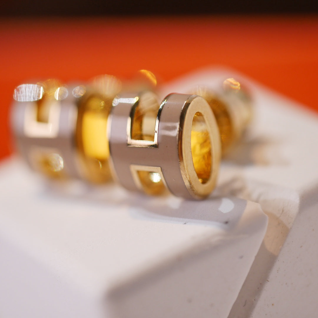 [⭐Renara]MINI POP H GOLD EARRINGS GREY