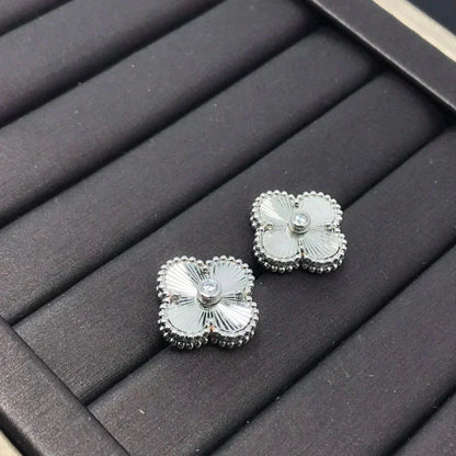 [⭐Renara]CLOVER MINI 9.5MM LASER EARRINGS