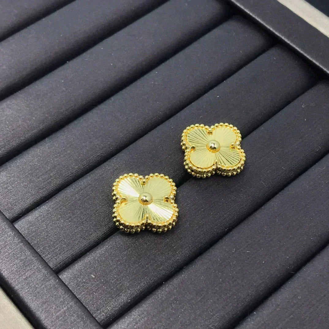 [⭐Renara]CLOVER MINI 9.5MM LASER EARRINGS