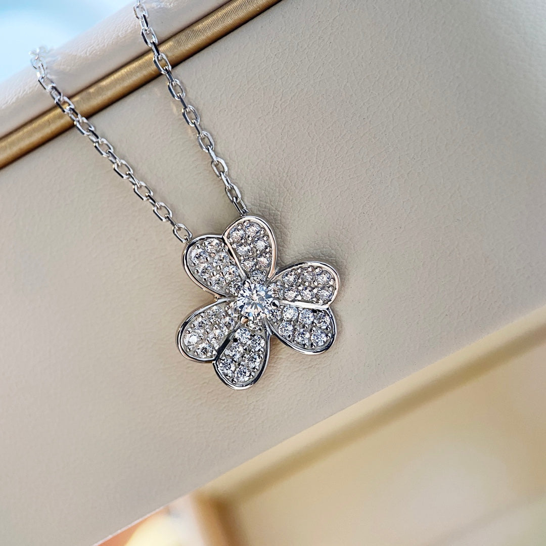 [⭐Renara]CLOVER DIAMOND NECKLACE SILVER