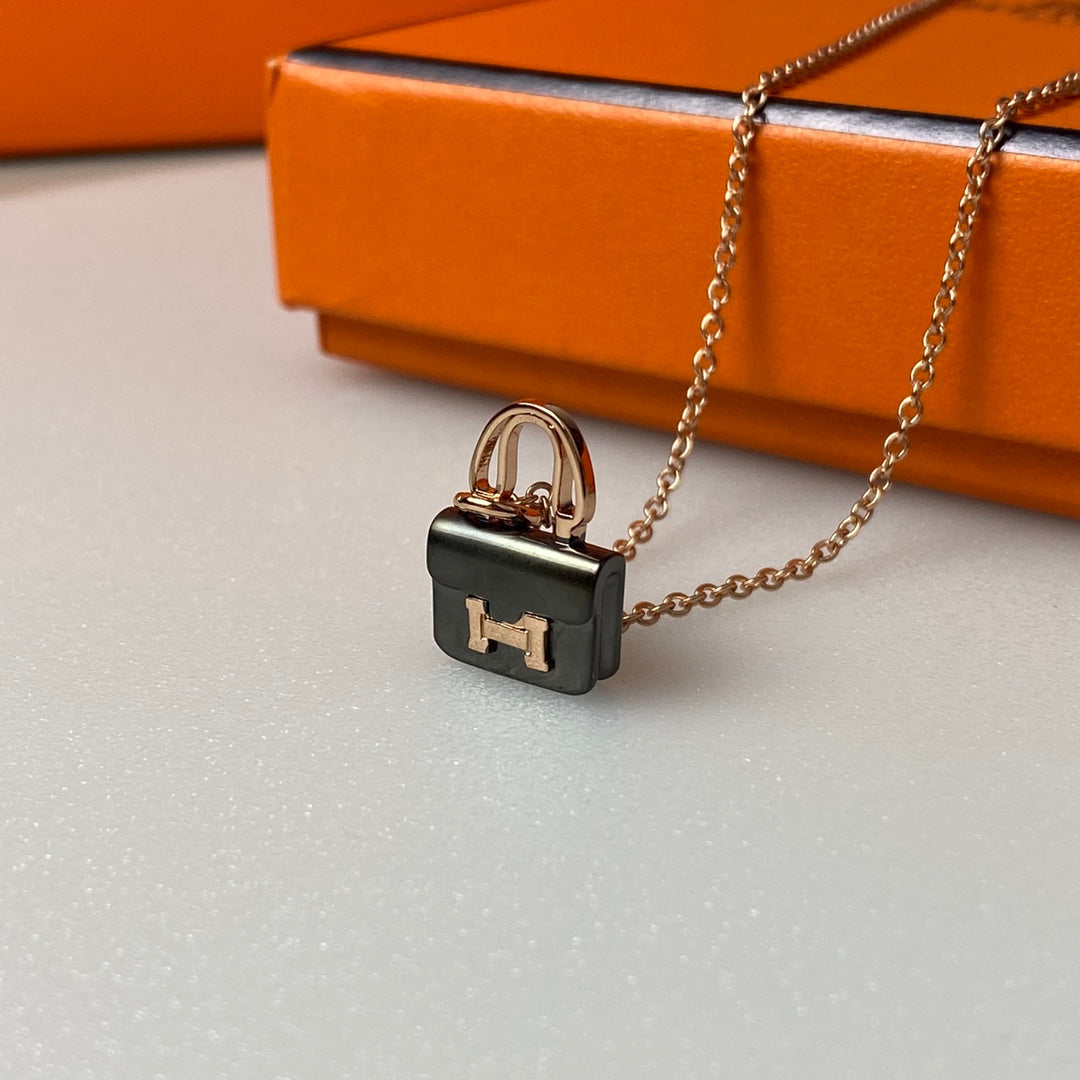 [⭐Renara]CONSTANCE BLACK PEDANT PINK GOLD NECKLACE
