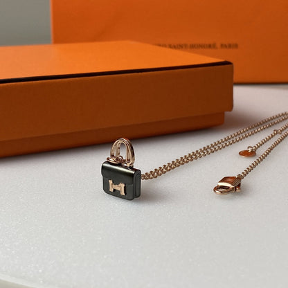 [⭐Renara]CONSTANCE BLACK PEDANT PINK GOLD NECKLACE