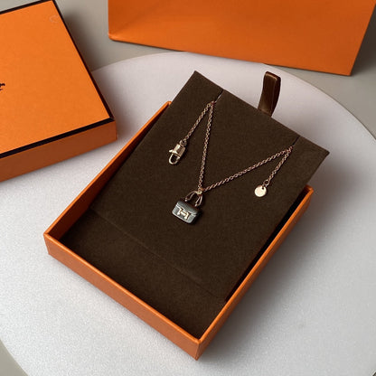 [⭐Renara]CONSTANCE BLACK PEDANT PINK GOLD NECKLACE