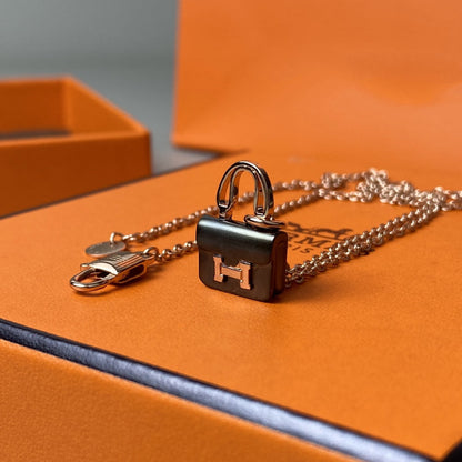 [⭐Renara]CONSTANCE BLACK PEDANT PINK GOLD NECKLACE