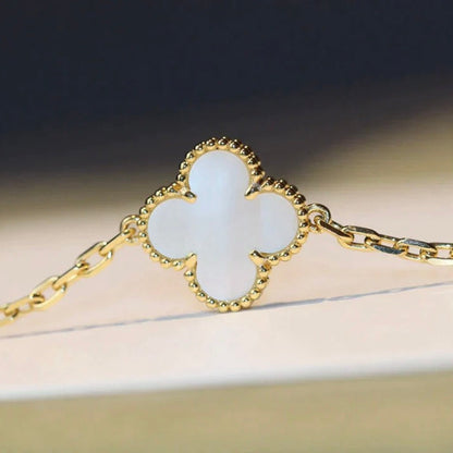 [⭐Renara]CLOVER 20 MOTIFS WHITE MOP NECKLACE