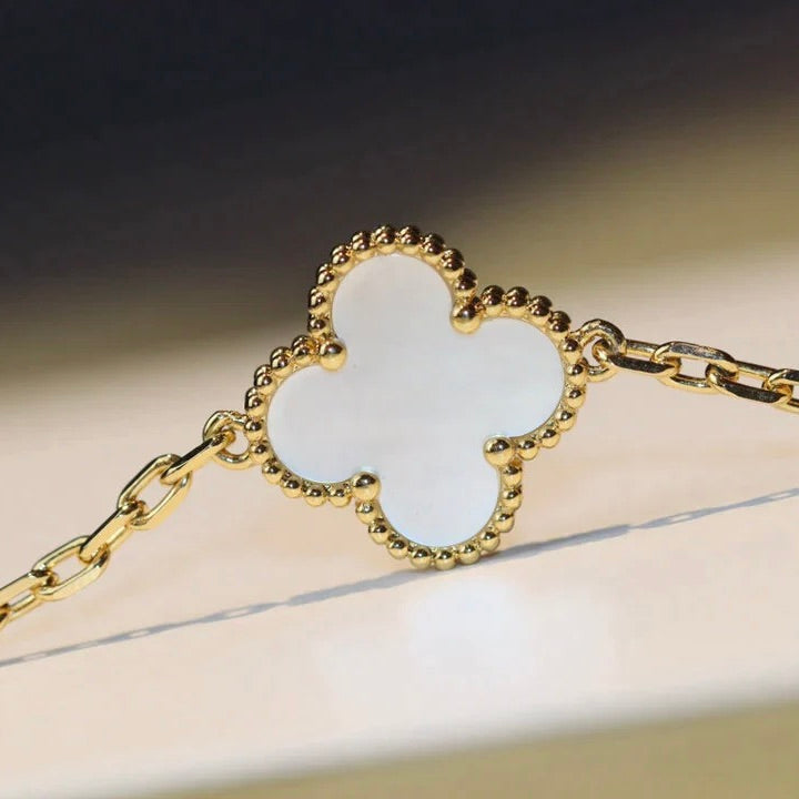 [⭐Renara]CLOVER 20 MOTIFS WHITE MOP NECKLACE