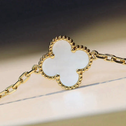 [⭐Renara]CLOVER 20 MOTIFS WHITE MOP NECKLACE