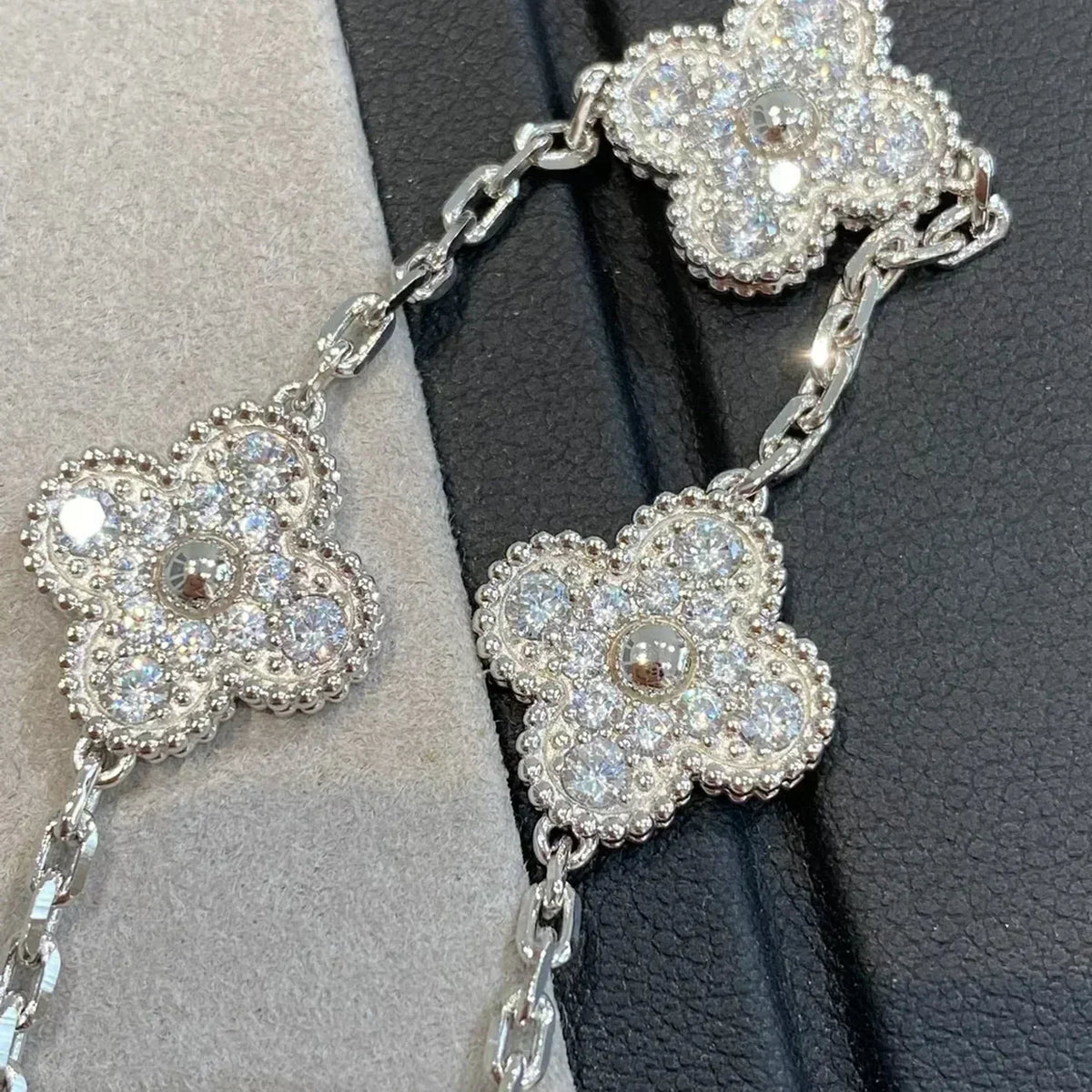 [⭐Renara] CLOVER 5 MOTIF FULL DIAMOND BRACELET COLLECTION