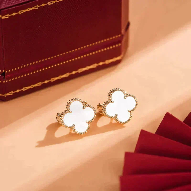 [⭐Renara]CLOVER MEDIUM 1 MOTIFS  WHITE MOP STUD EARRINGS