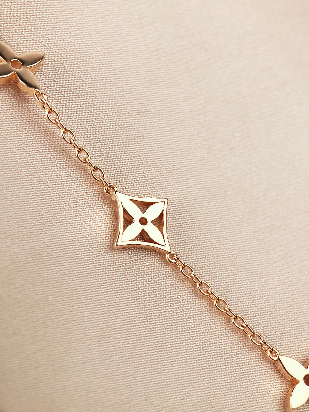 [⭐Renara]STAR AND SUN 7 MOTIFS GOLD BRACELET