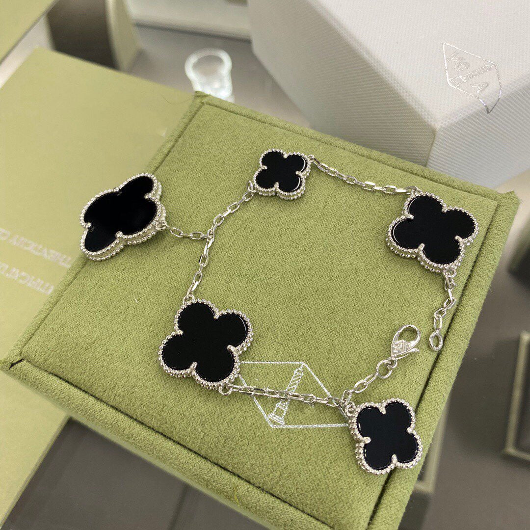 [⭐Renara]CLOVER 5 MOTIFS SIVLER ONYX BRACELET