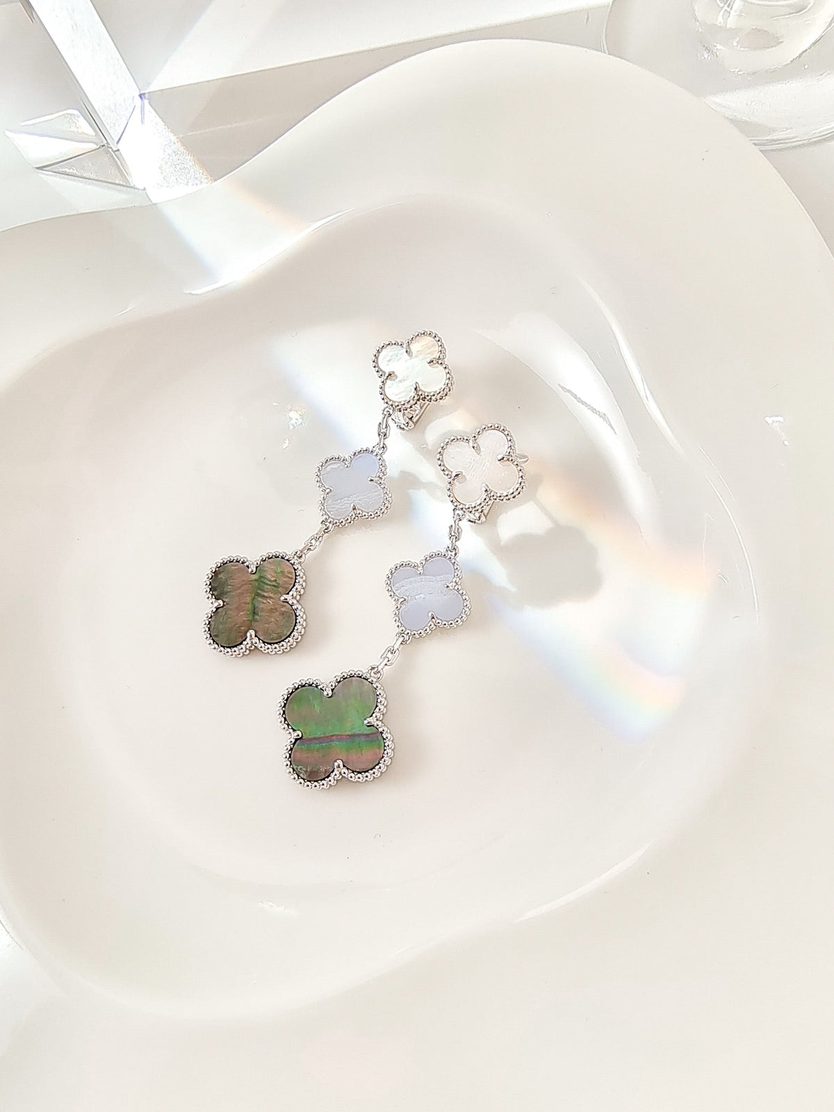 [⭐Renara]CLOVER 3 MOTIFS CHALCEDONY DARK MOP SILVER EARRINGS