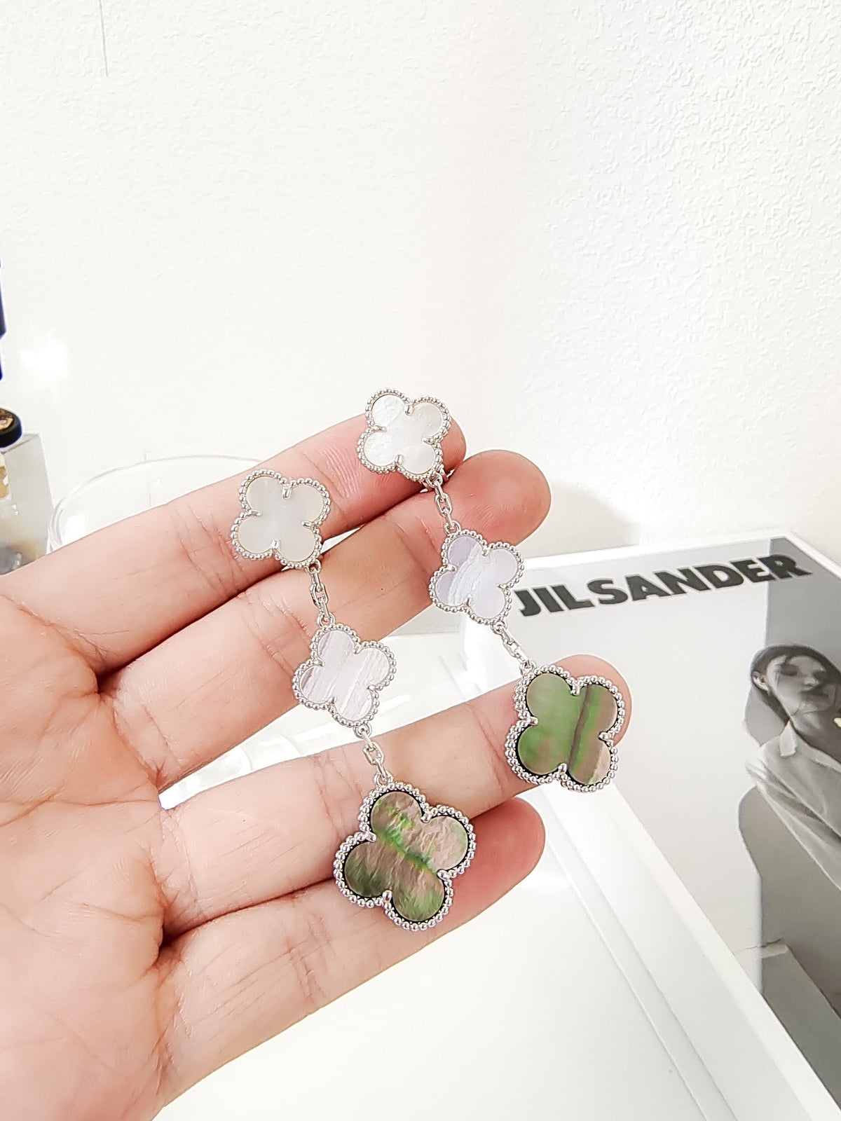 [⭐Renara]CLOVER 3 MOTIFS CHALCEDONY DARK MOP SILVER EARRINGS