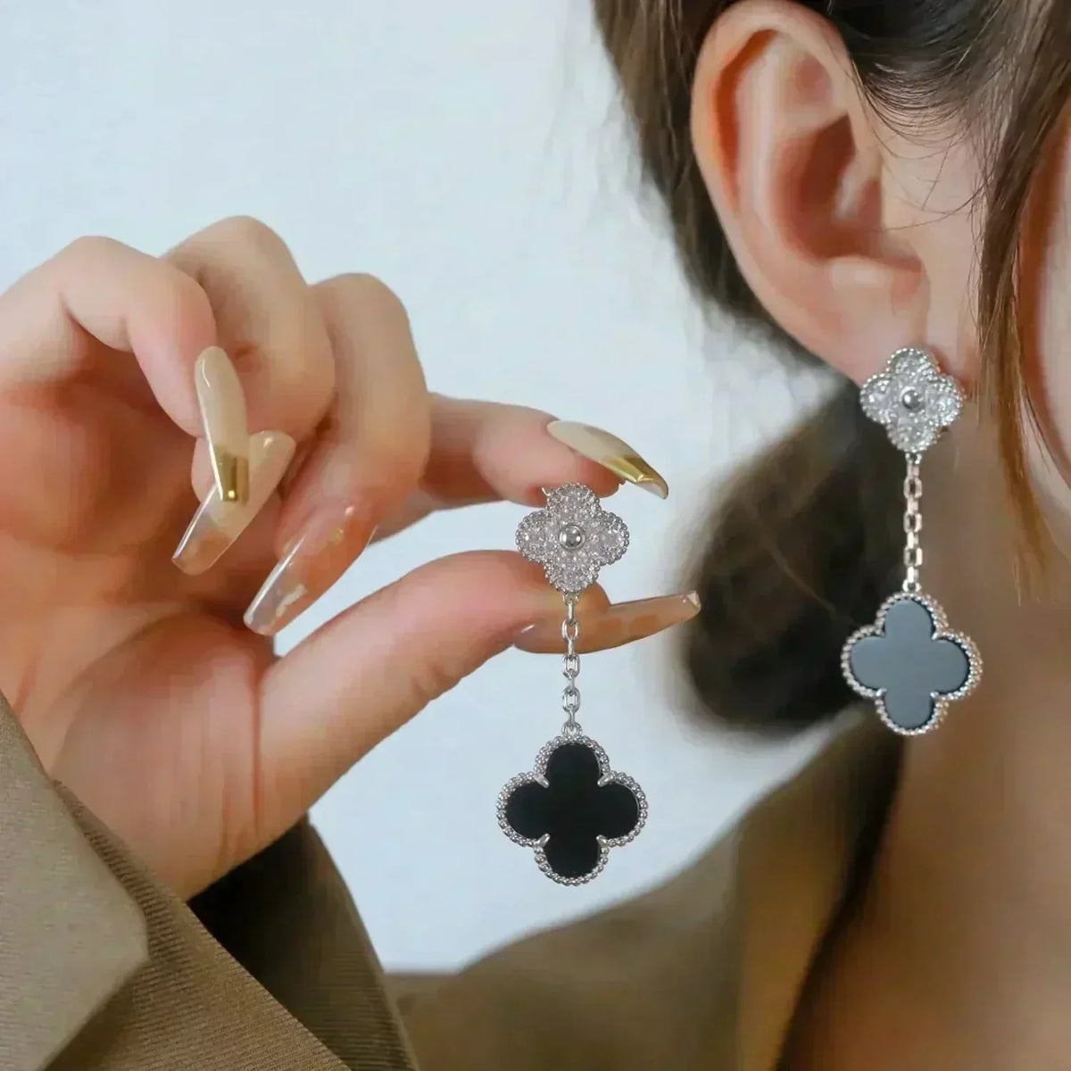 [⭐Renara]CLOVER 2 MOTIFS  DIAMOND ONYX EARRINGS SILVER