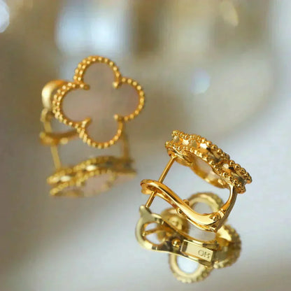 [⭐Renara]CLOVER MEDIUM 1 MOTIFS  WHITE MOP STUD EARRINGS
