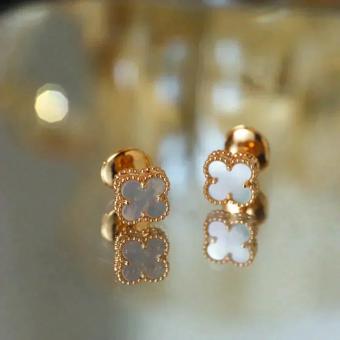 [⭐Renara]CLOVER MINI 9.5MM WHITE MOP EARRINGS