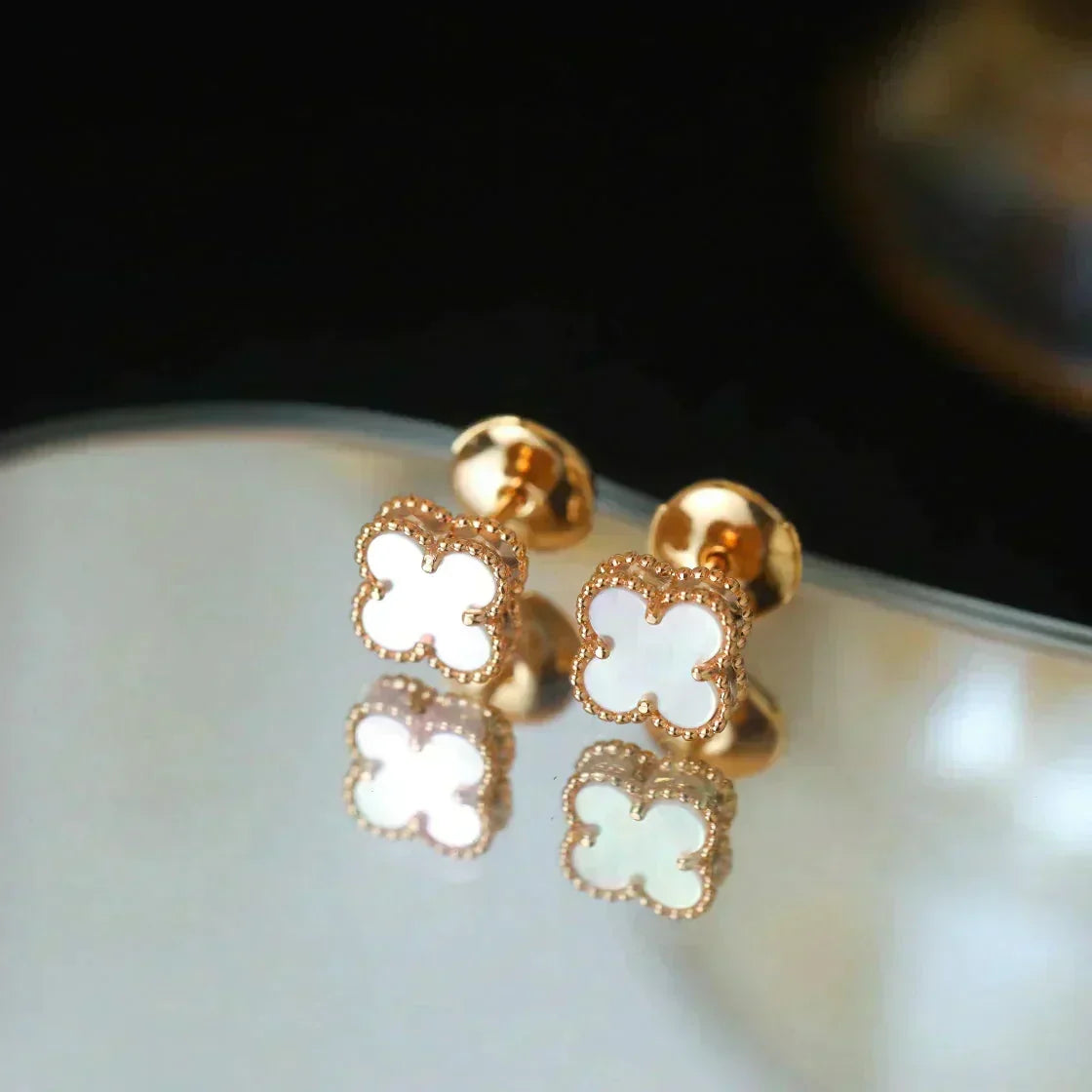 [⭐Renara]CLOVER MINI 9.5MM WHITE MOP EARRINGS