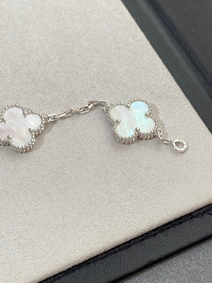 [⭐Renara]CLOVER WHITE PEARL MOP 5 MOTIF BRACELET COLLECTION