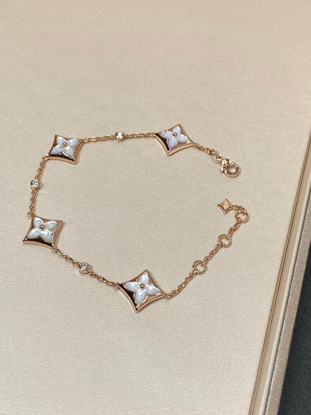[⭐Renara]STAR 4 MOTIF MOP DIAMOND PINK GOLD BRACELET