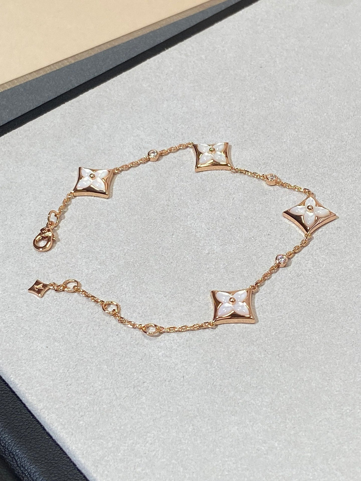[⭐Renara]STAR 4 MOTIF MOP DIAMOND PINK GOLD BRACELET