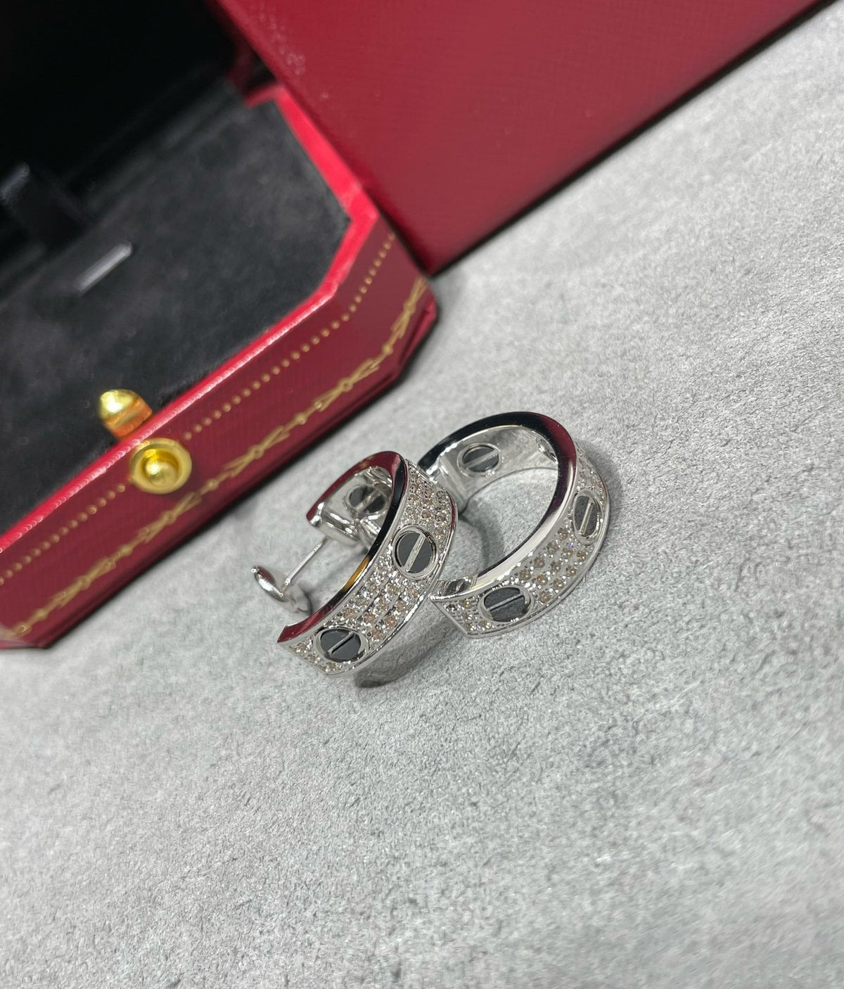 [⭐Renara]LOVE CERAMIC DIAMOND PAVED SILVER EARRINGS