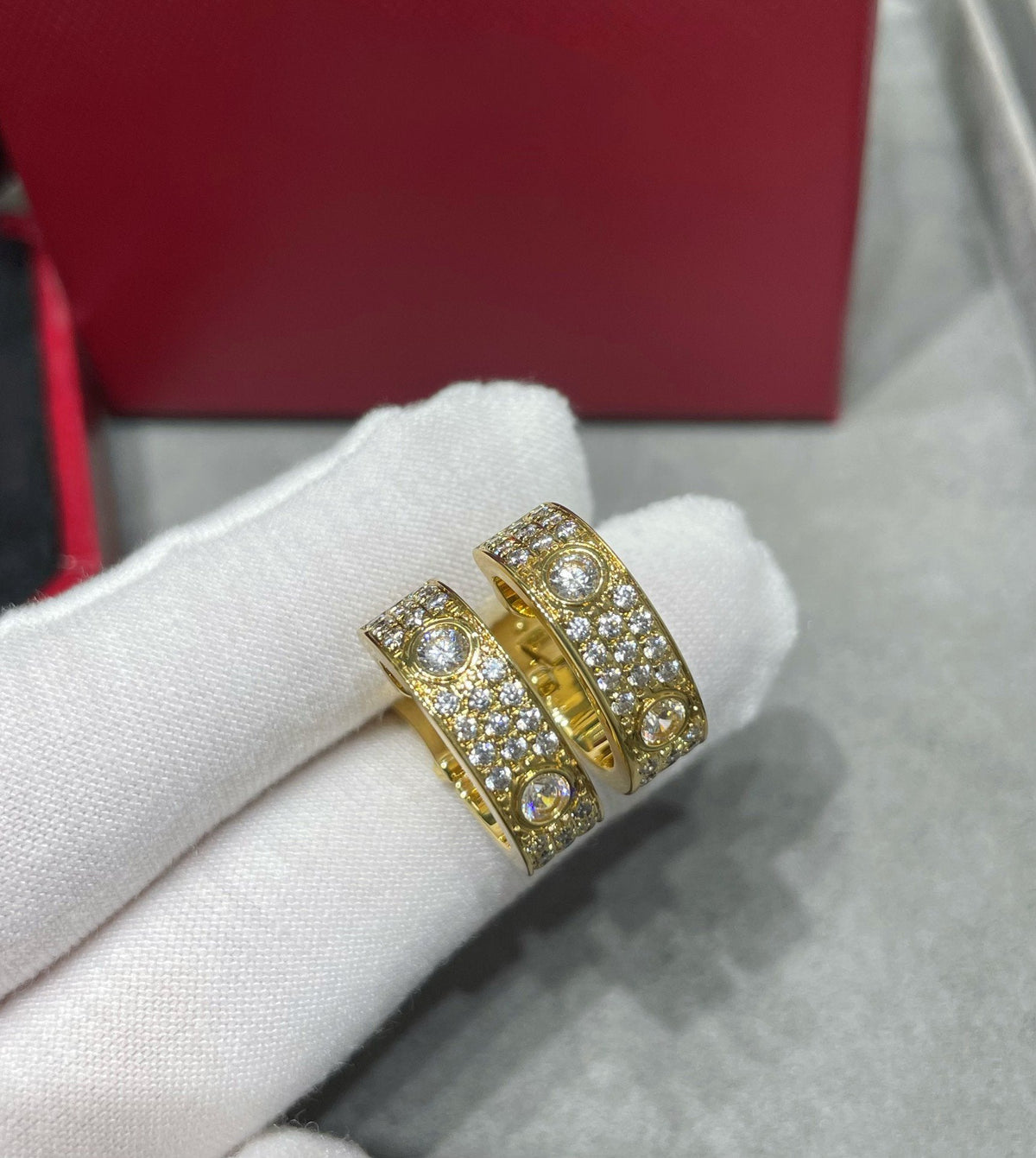 [⭐Renara]LOVE 5.5MM DIAMOND PAVED EARRINGS