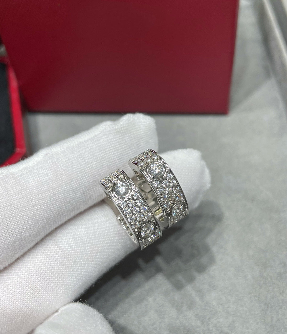 [⭐Renara]LOVE 5.5MM DIAMOND PAVED EARRINGS