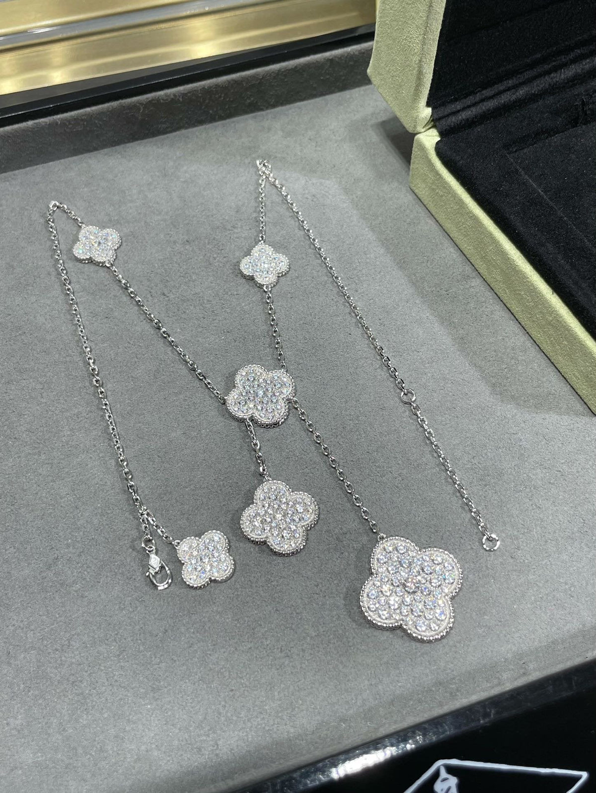 [⭐Renara]CLOVER 6 MOTIF DIAMOND PAVED NECKLACE