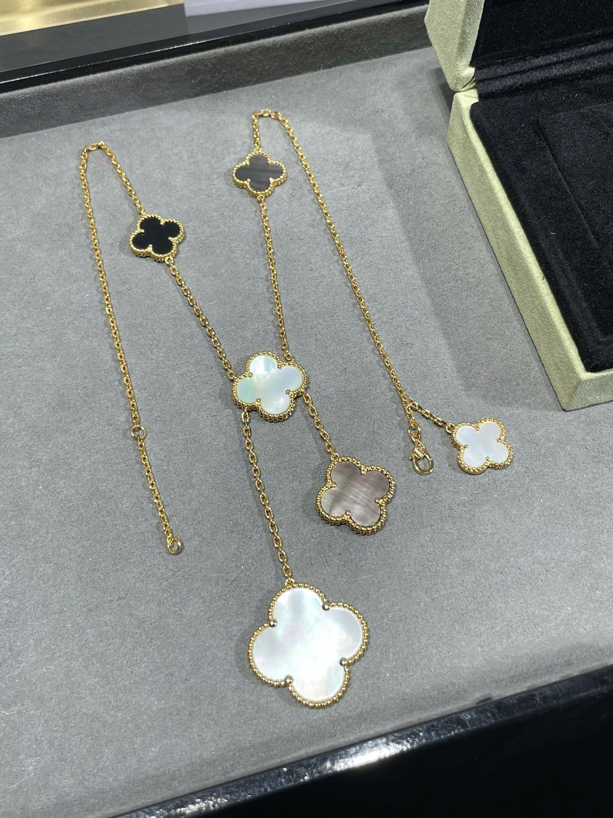 [⭐Renara]CLOVER 6 MOTIF MOP ONYX GOLD NECKLACE