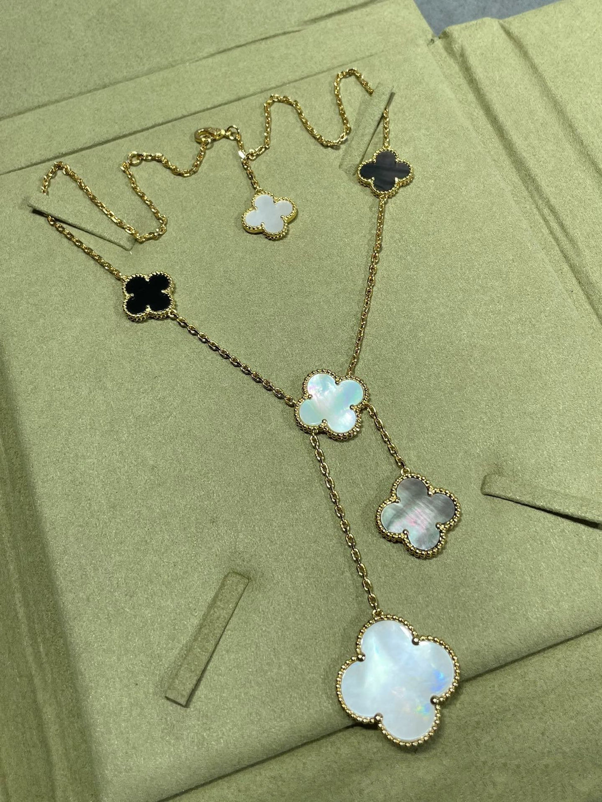 [⭐Renara]CLOVER 6 MOTIF MOP ONYX GOLD NECKLACE