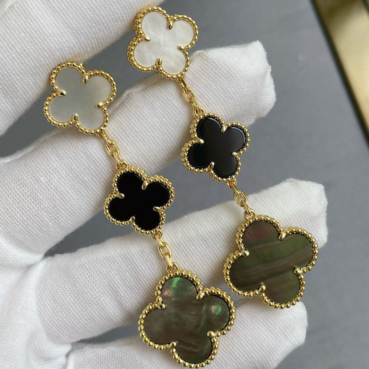 [⭐Renara]CLOVER 3 MOTIF MOP ONYX DARK MOP PINK GOLD EARRINGS
