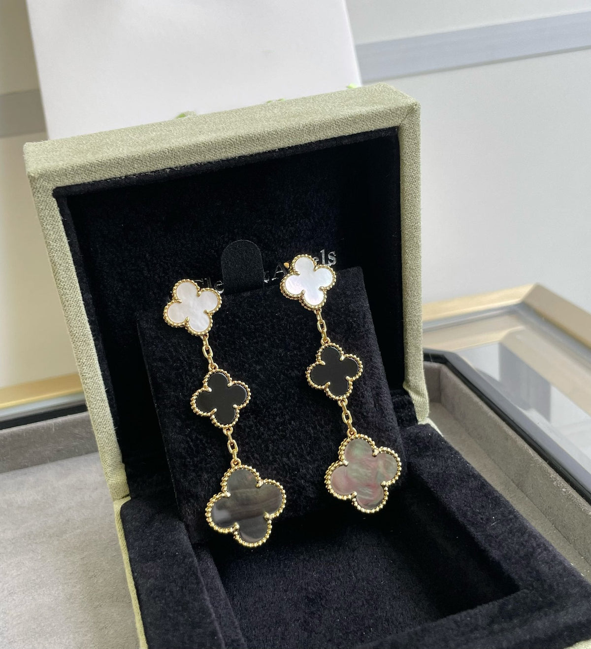 [⭐Renara]CLOVER 3 MOTIF MOP ONYX DARK MOP PINK GOLD EARRINGS