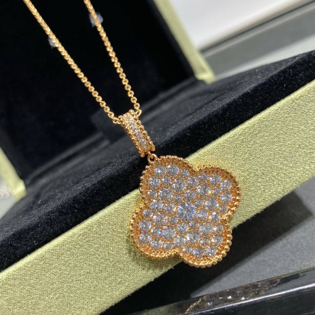 [⭐Renara]CLOVER 25MM LARGE PEDANT DIAMOND PAVED LONG NECKLACE