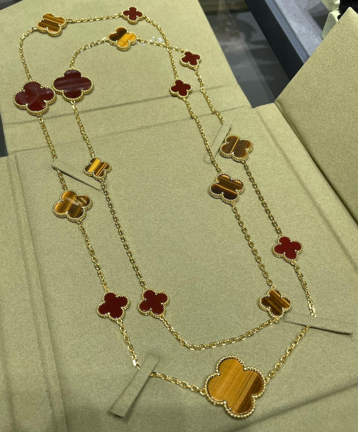 [⭐Renara]CLOVER 16 MOTIF CARNELIAN TIGER EYE ROSE GOLD NECKLACE