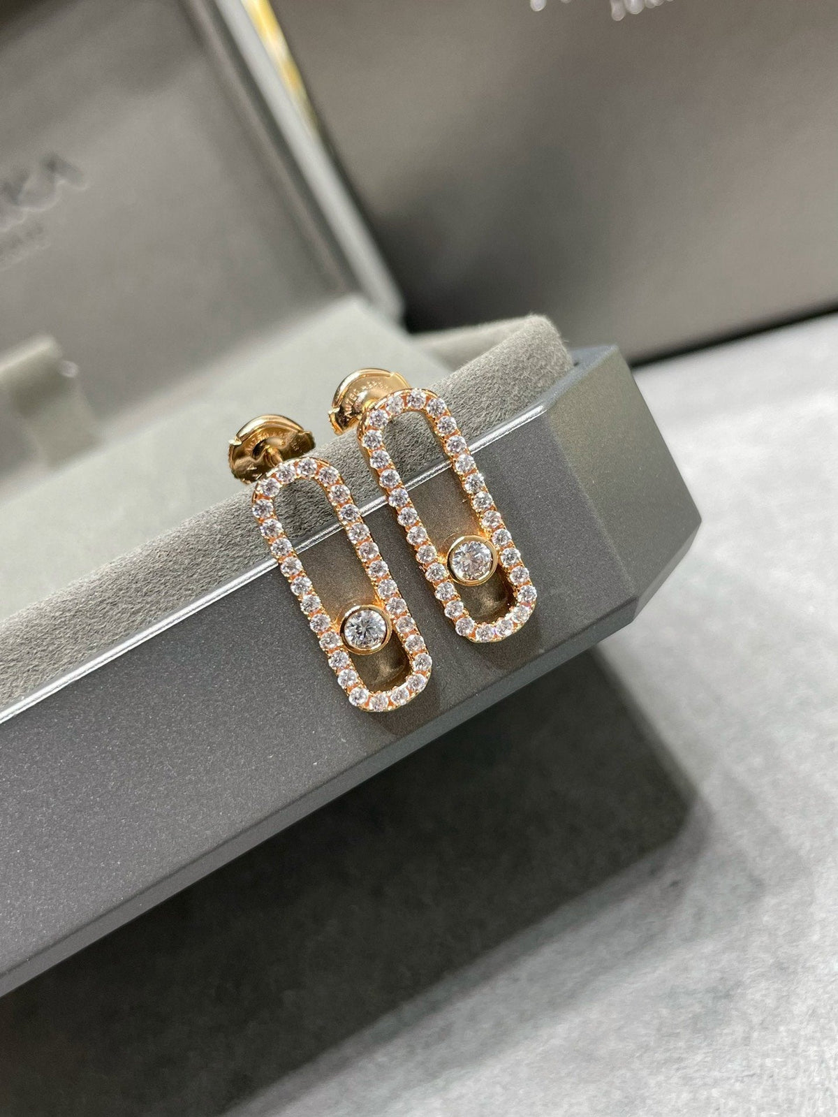 [⭐Renara]MOVE UNO STUD DIAMOND PAVED EARRINGS