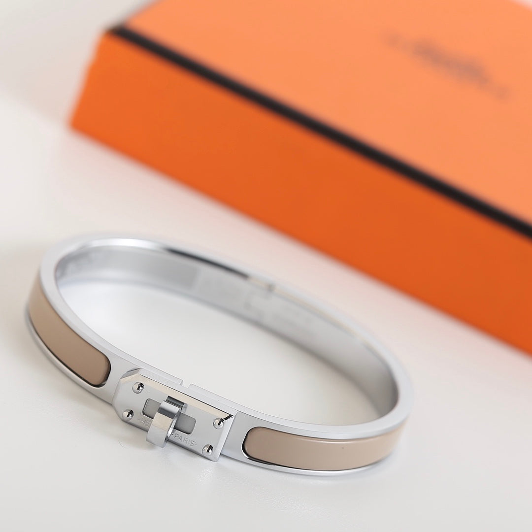 [⭐Renara]HM KELLY GREY BRACELET