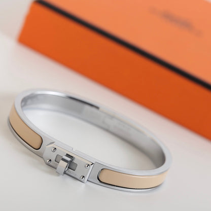 [⭐Renara]HM KELLY BEIGE BRACELET