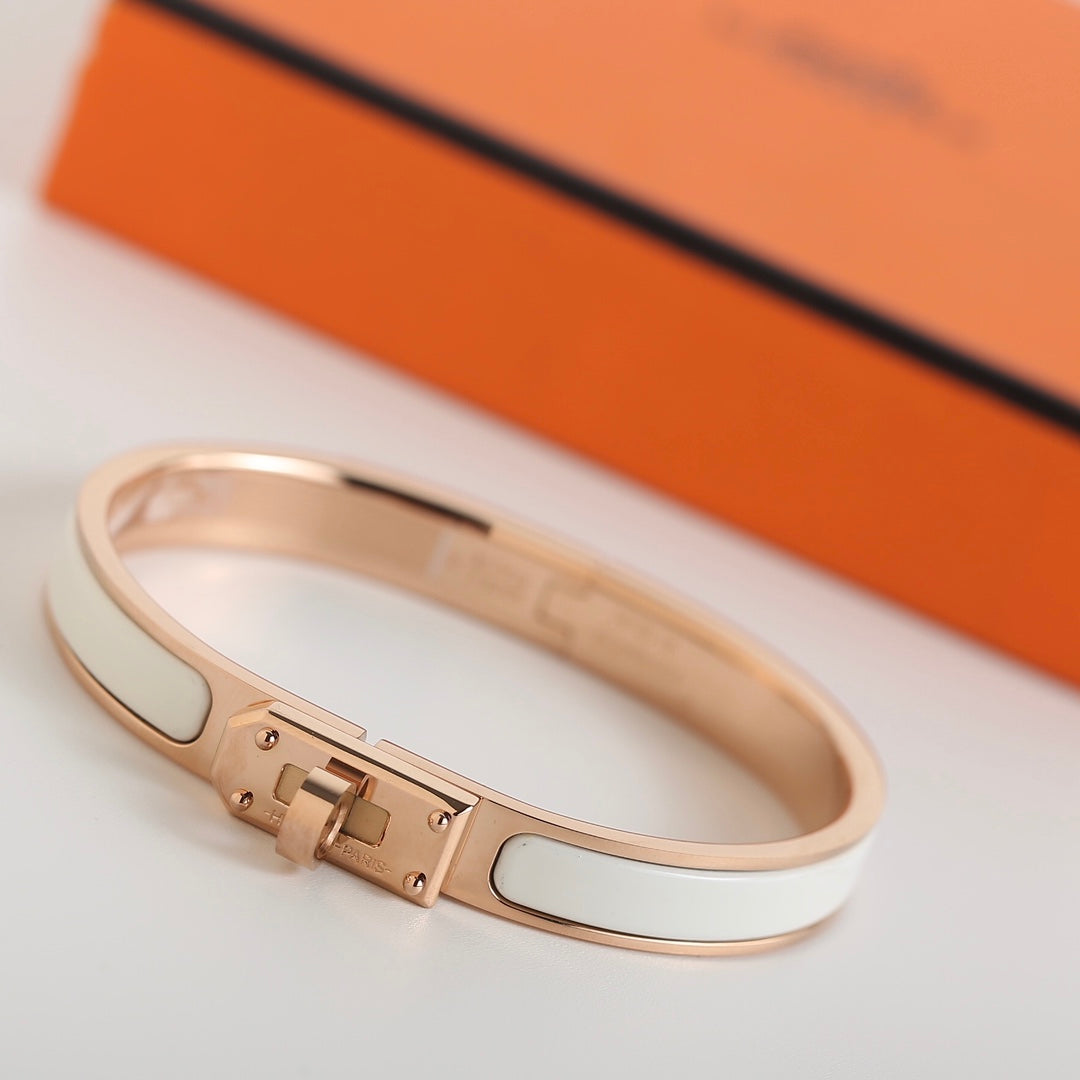 [⭐Renara]HM KELLY WHITE BRACELET