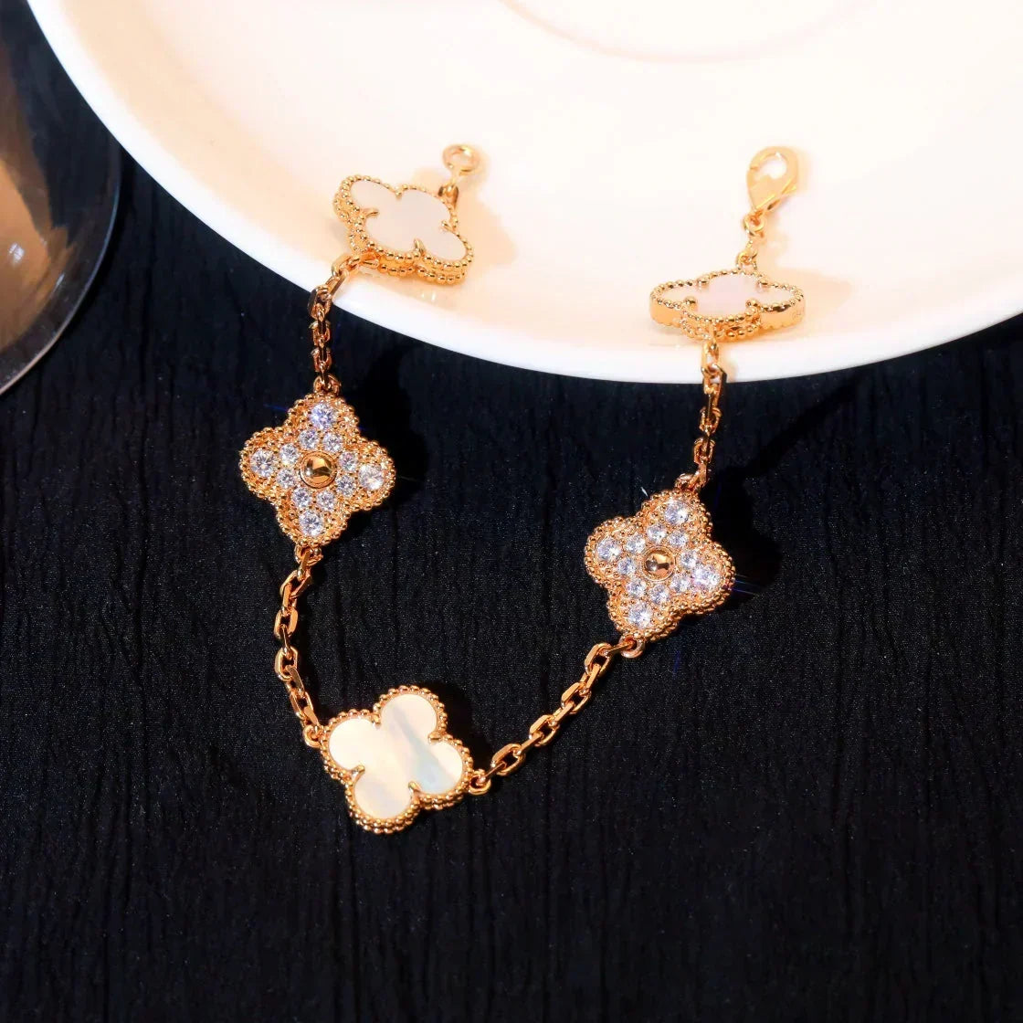 [⭐Renara]CLOVER WHITE PEARL MOP 5 MOTIF BRACELET COLLECTION