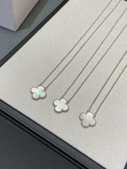 [⭐Renara]CLOVER MEDIUM SILVER WHITE MOP NECKLACE