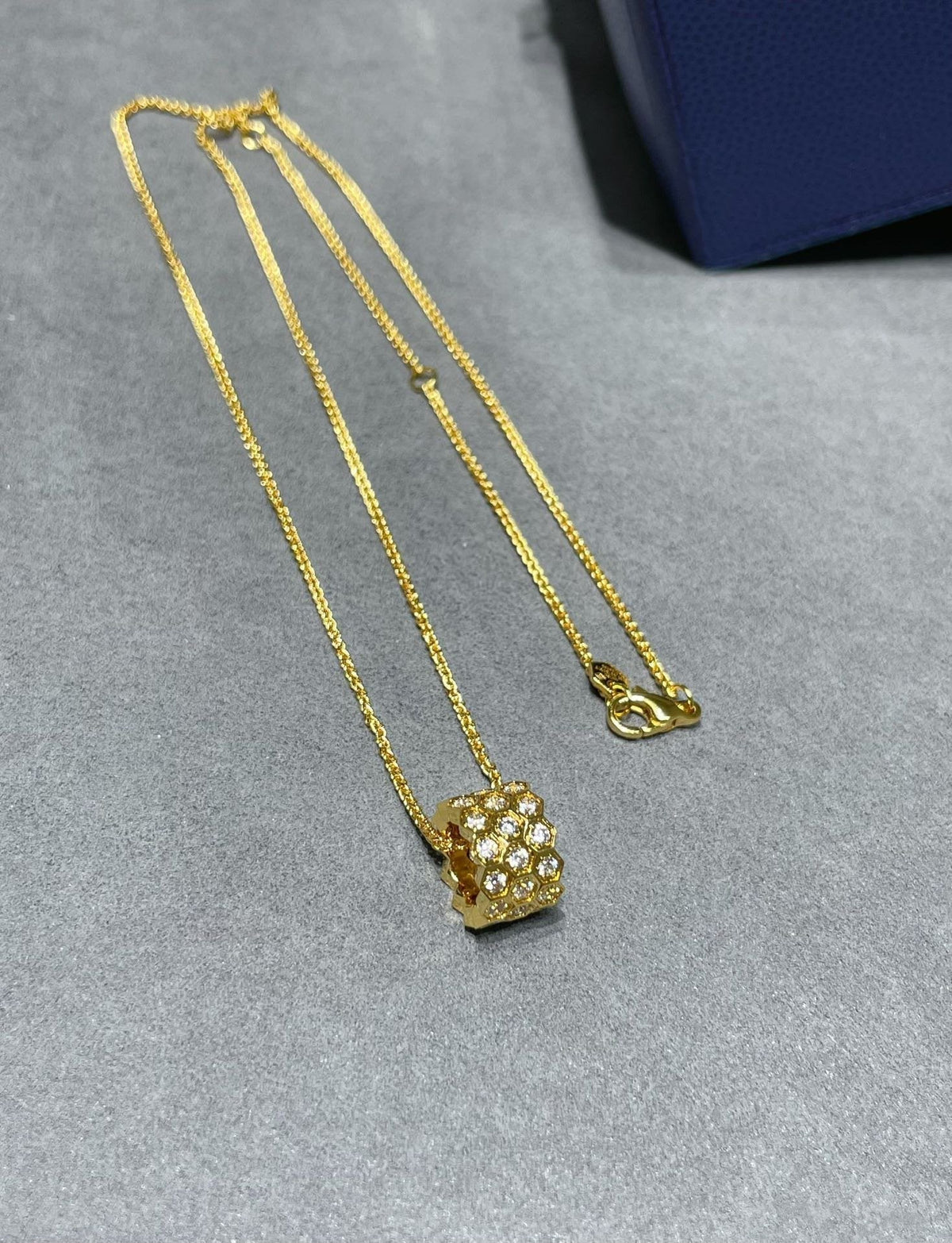 [⭐Renara]BEE LOVE DIAMOND PAVED 3 ROW NECKLACE