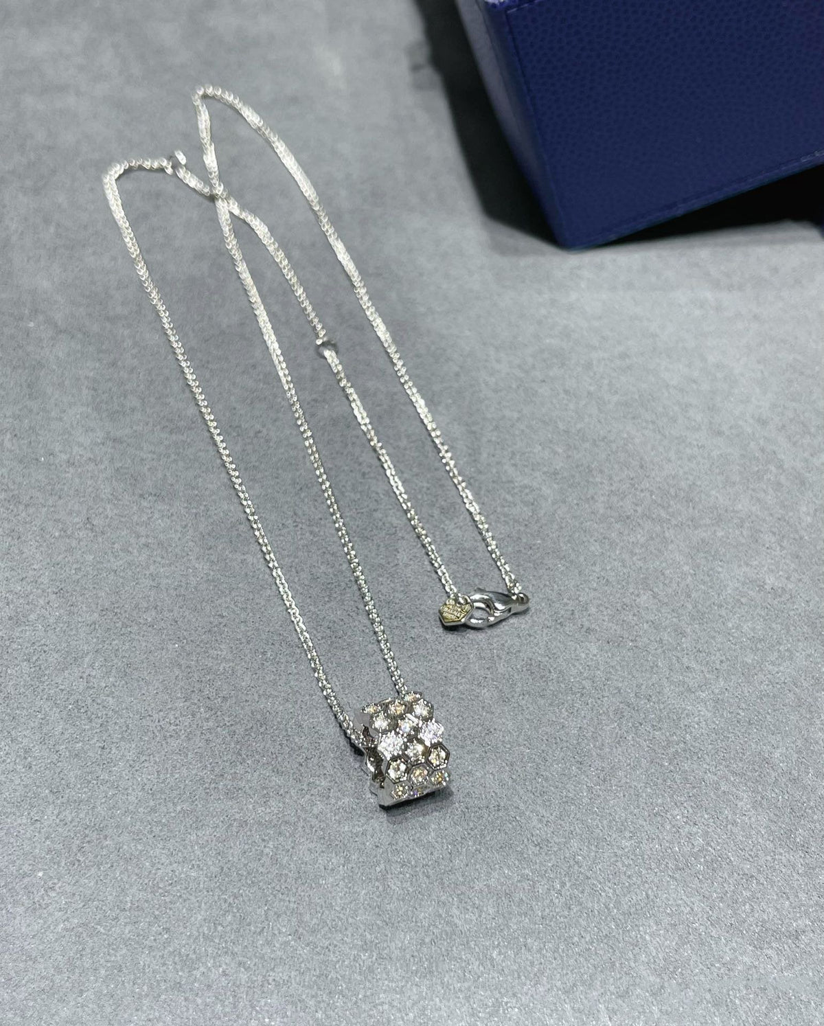 [⭐Renara]BEE LOVE DIAMOND PAVED 3 ROW NECKLACE