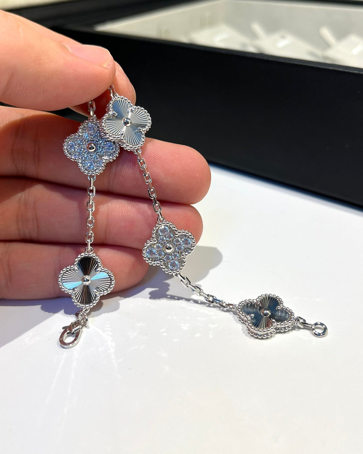 [⭐Renara] CLOVER 5 MOTIF LASER BRACELET COLLECTION